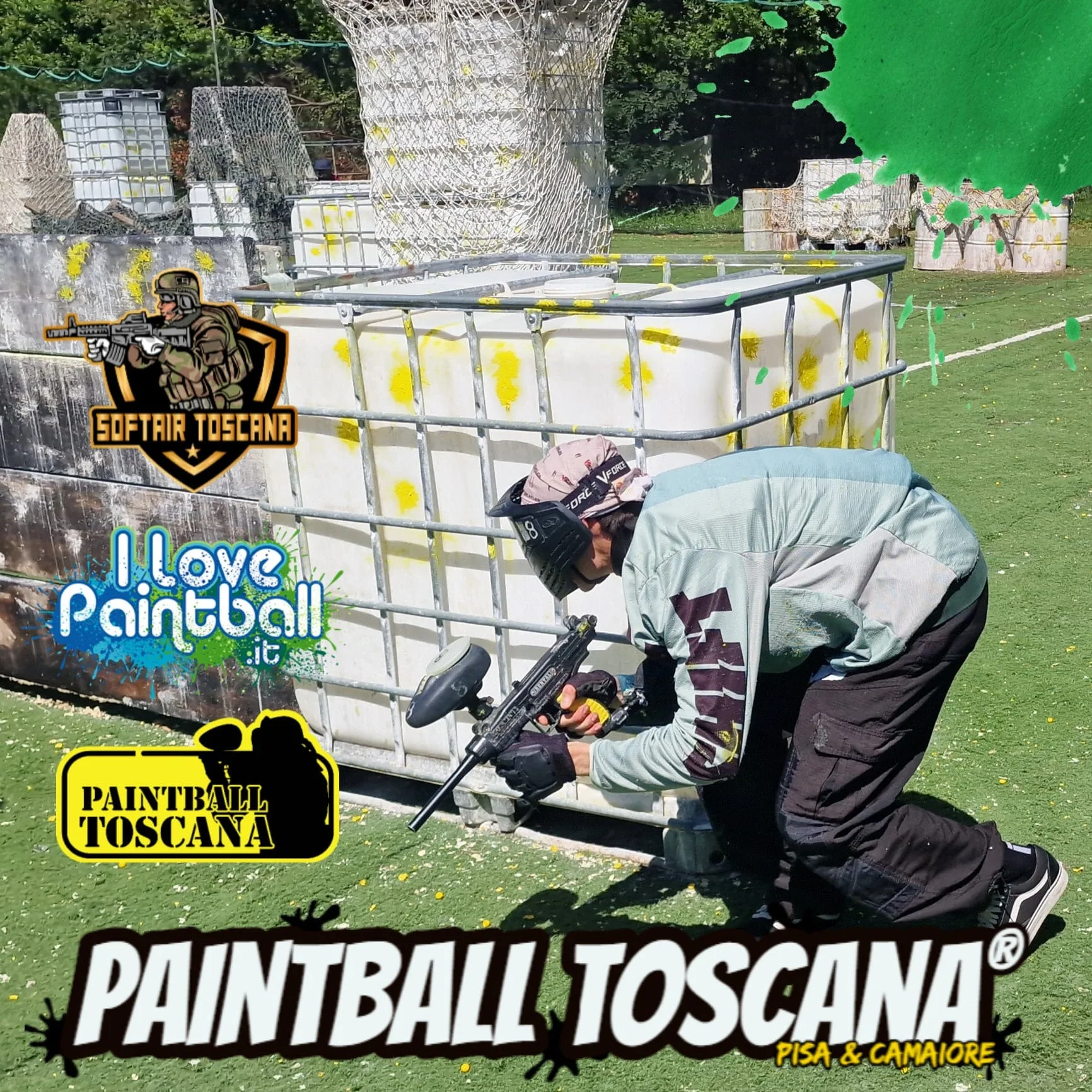Giocatore di paintball tra i ripari del campo di Pisa – Coltano